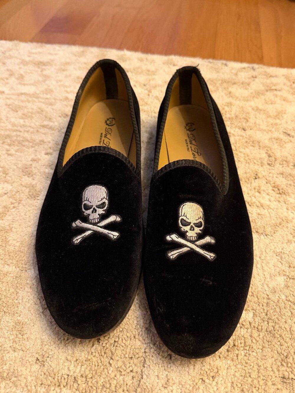 Del Toro Black Velvet Skull & Crossones Embroidered Smoking Slippers